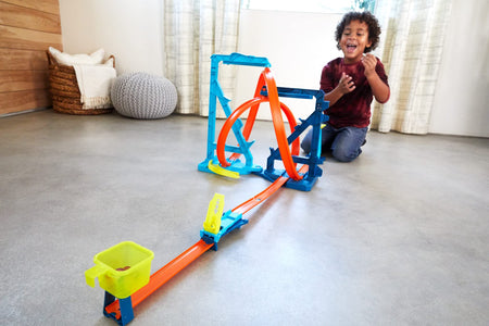 Hot Wheels Track Builder Unlimited Infinity Loop Kit with Adjustable Set-Ups & Jump That Flips Cars into Catch Cup for Kids 6 to 12 Years Old with One 1:64 Scale Vehicle