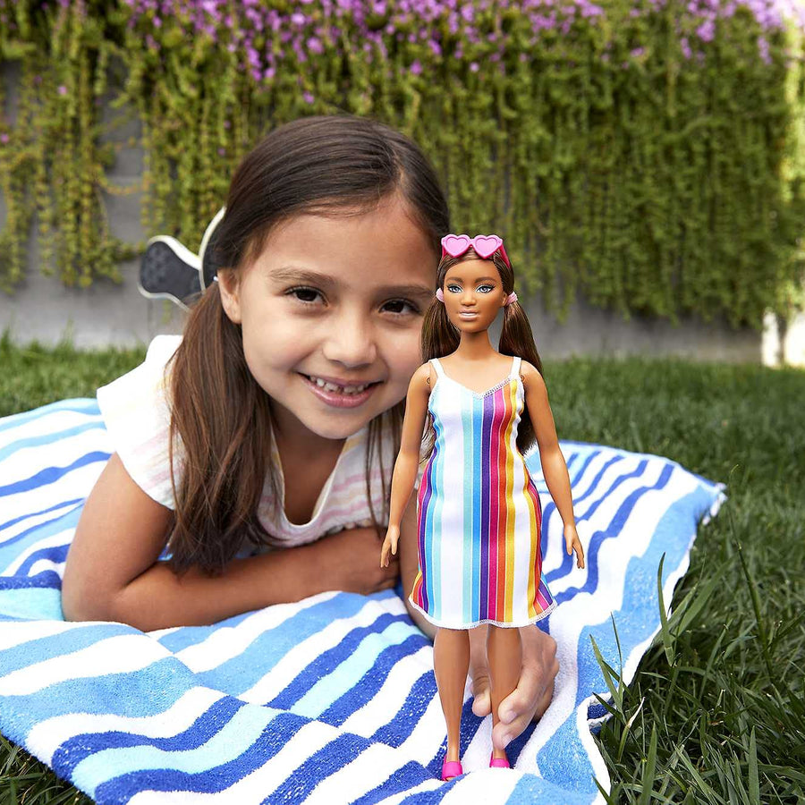 Barbie Loves The Ocean Beach-Themed Doll (11.5-inch Curvy Brunette), Made from Recycled Plastics, Wearing Fashion & Accessories, Gift for 3 to 7 Year Olds