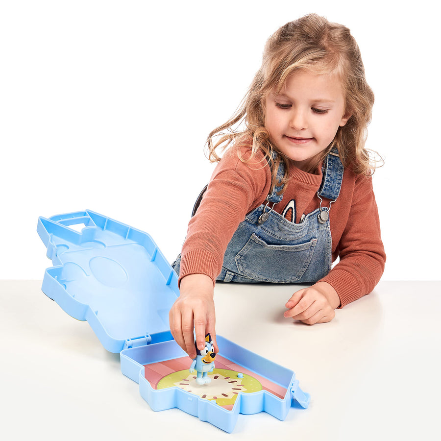 Bluey's Deluxe Play & Go Playset with 2.5-3 inch Figures