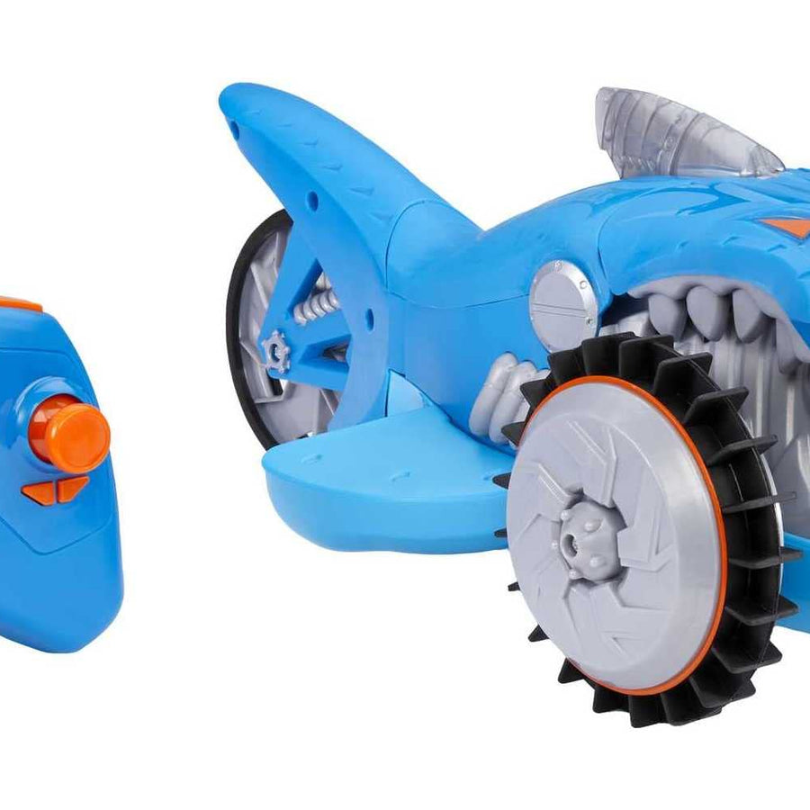 Hot Wheels R/C Supercharged Shark Vehicle, Radio-Controlled Shark that Races on Land & Water, R/C Chomping Mechanism, Dynamic Steering