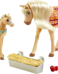 Mattel Spirit Untamed Cuddle Colt & Mama Playset (Horses Approx. 5-in & 8-in) & Feeding Accessories, Great Gift for Horse and Animal Lovers Ages 3 Years Old & Up
