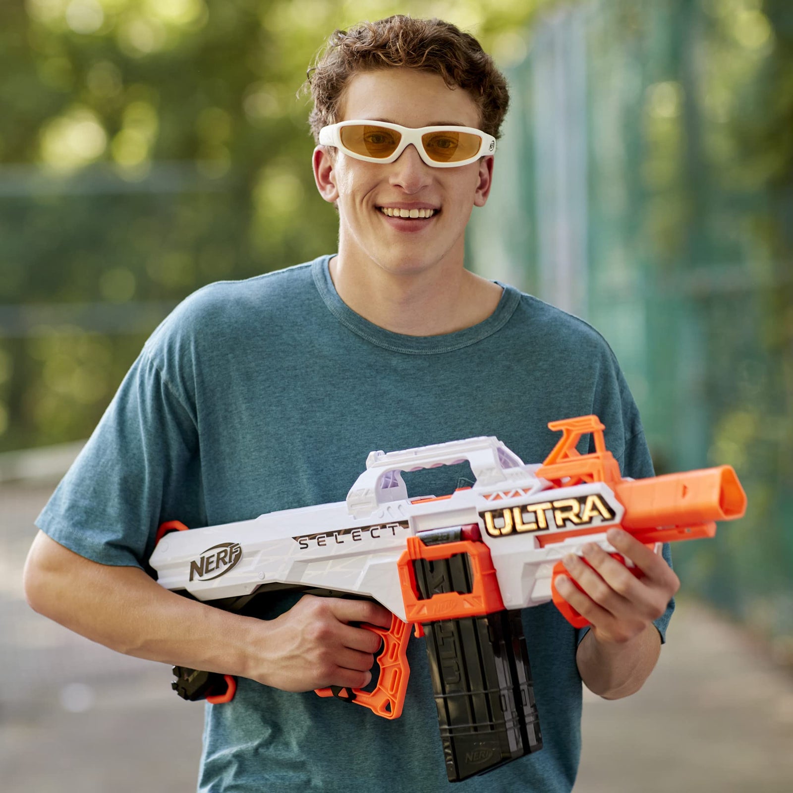 NERF Ultra Select Fully Motorized Blaster, Fire for Distance or Accuracy, Includes Clips and Darts, Compatible Only Ultra Darts