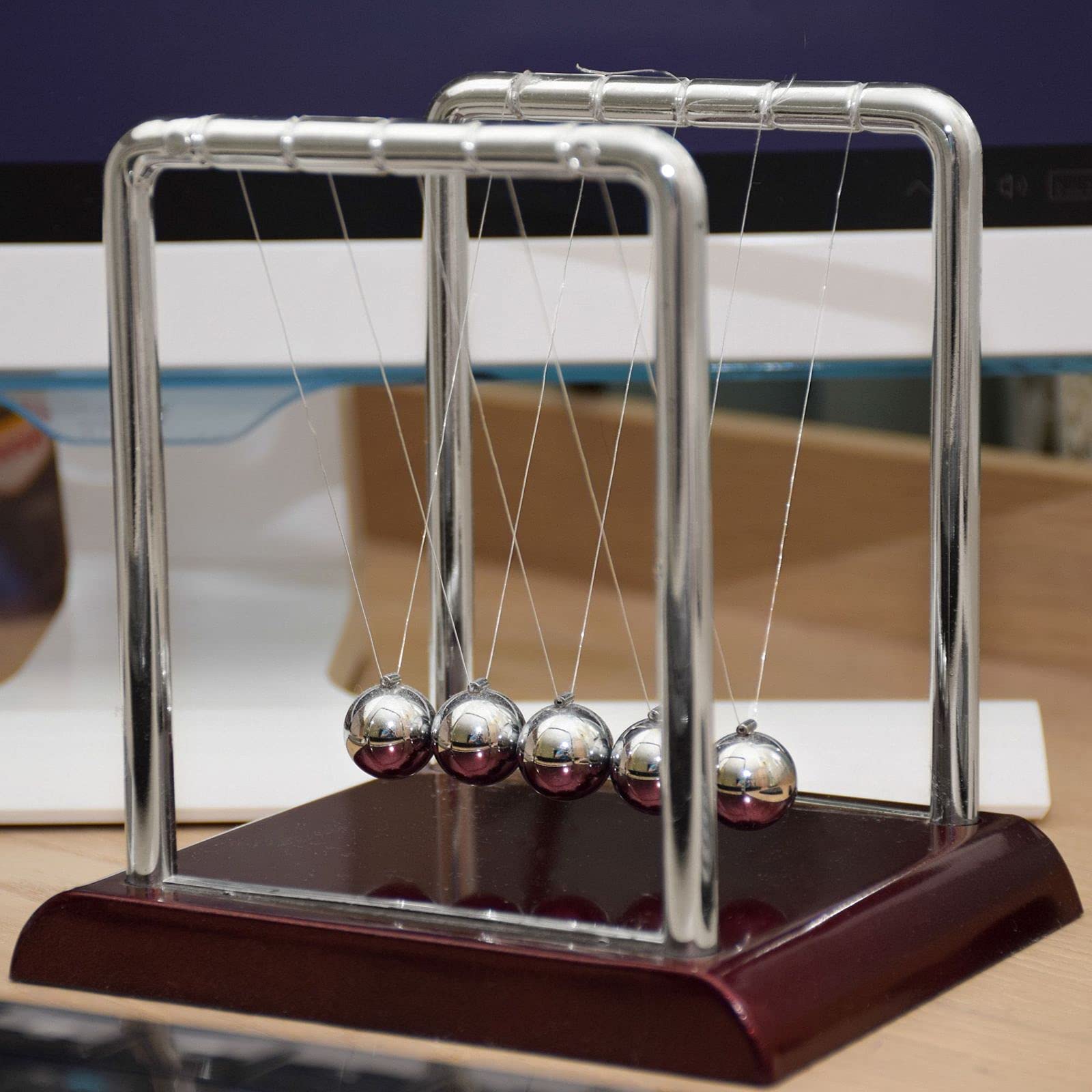 Newtons Cradle Pendulum, Perpetual Motion Desk Toy, Swinging Kinetic Balls for Office Decor (7 x 7 x 6 in)