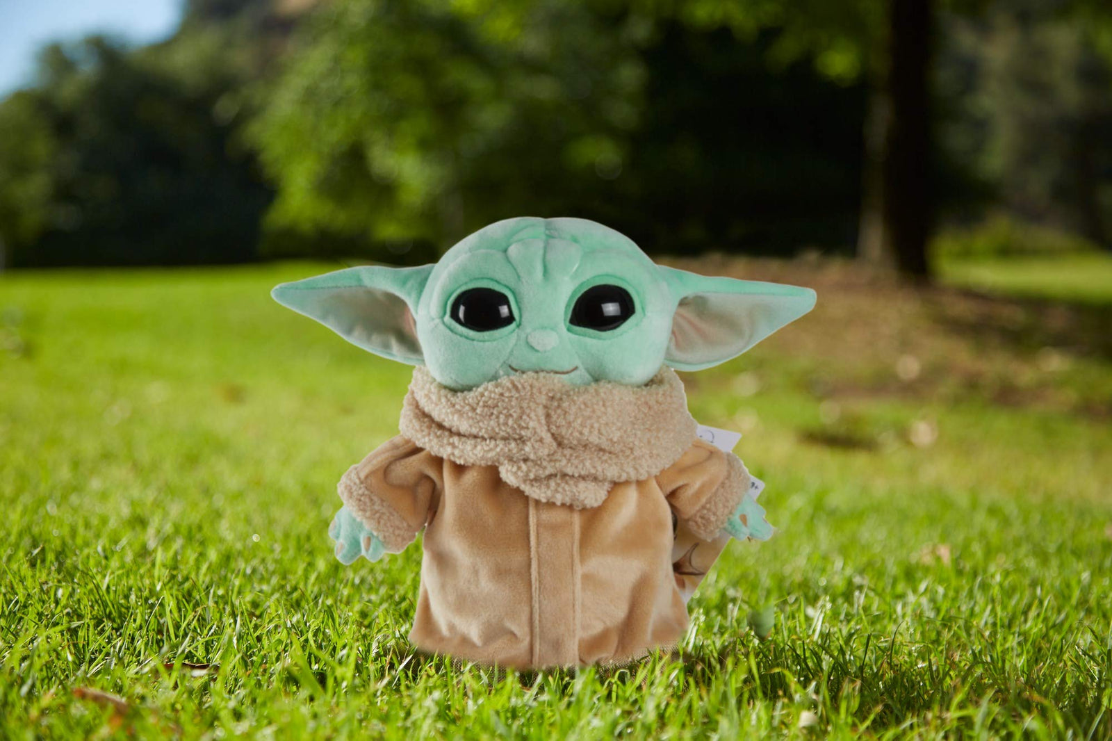 Star Wars The Child Plush Toy, 8-in Small Yoda Baby Figure from The Mandalorian, Collectible Stuffed Character for Movie Fans of All Ages, 3 and Older