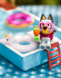 Bluey Pool Playset and Figure, 2.5-3 inch Articulated Figure and Accessories
