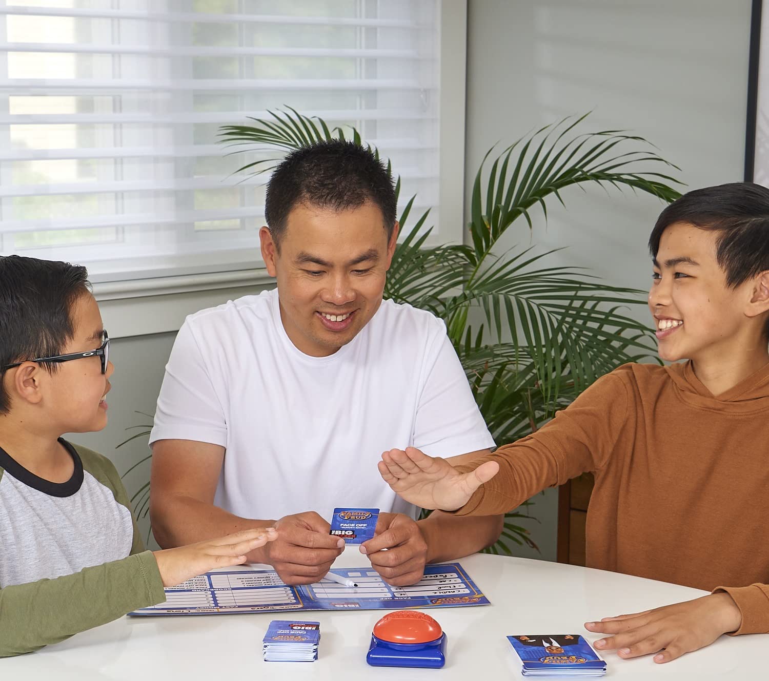 Family Feud Big Buzzer Game, Amazon Exclusive “Buzz in” with The Electronic Buzzer Board Game for Hilarious Family Fun, Ages 8 and up