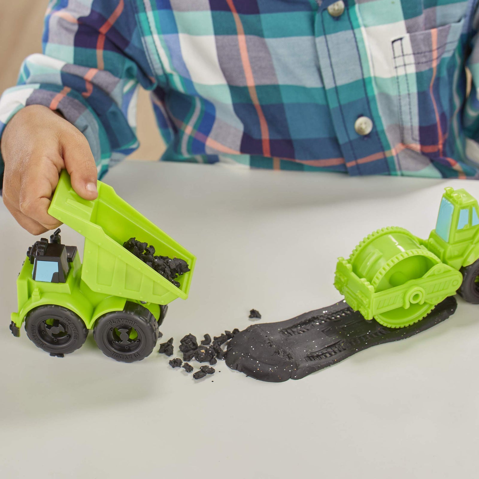 Play-Doh Wheels Gravel Yd Construction Toy with Non-Toxic Pavement Buildin' Compound Plus 3 Additional Colors