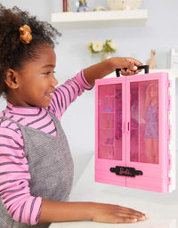 Barbie Fashionistas Ultimate Closet Portable Fashion Toy with Doll, Clothing, Accessories and Hangars, Gift for 3 to 8 Year Olds
