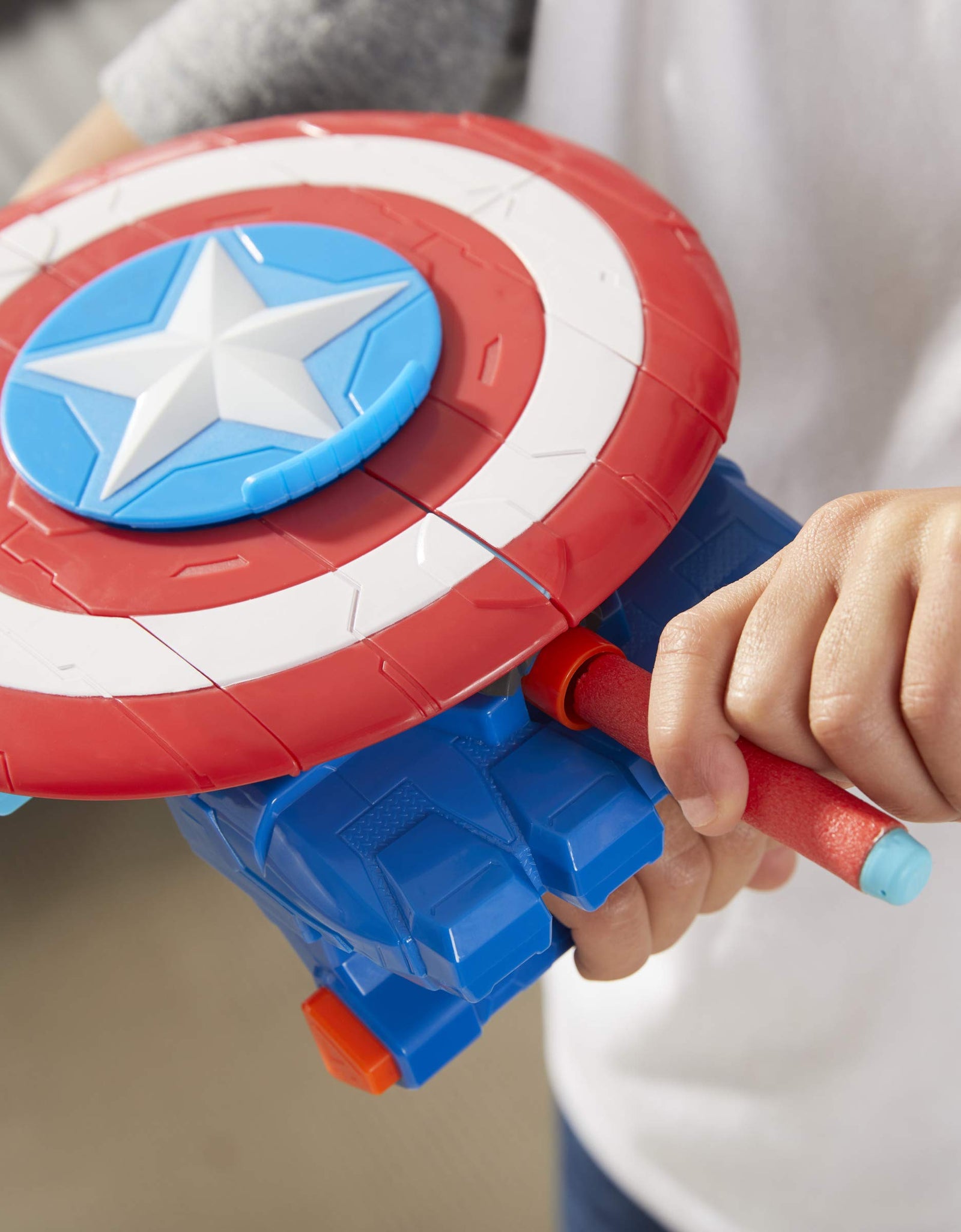 Avengers Hasbro Marvel Mech Strike Captain America Strikeshot Shield Role Play Toy with 3 NERF Darts, Pull Handle to Expand, for Kids Ages 5 and Up
