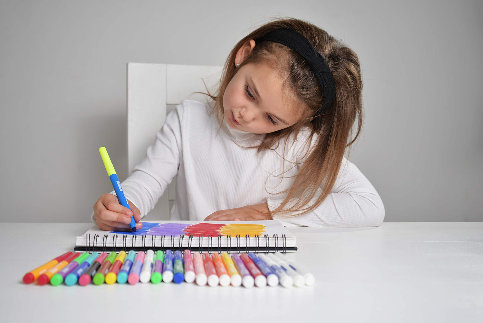 Marvin's Magic -x 25 Amazing Magic Pens - Colour Changing Magic Pen Art - Create 3D Lettering or Write Secret Messages - Includes 25 Magic Pens