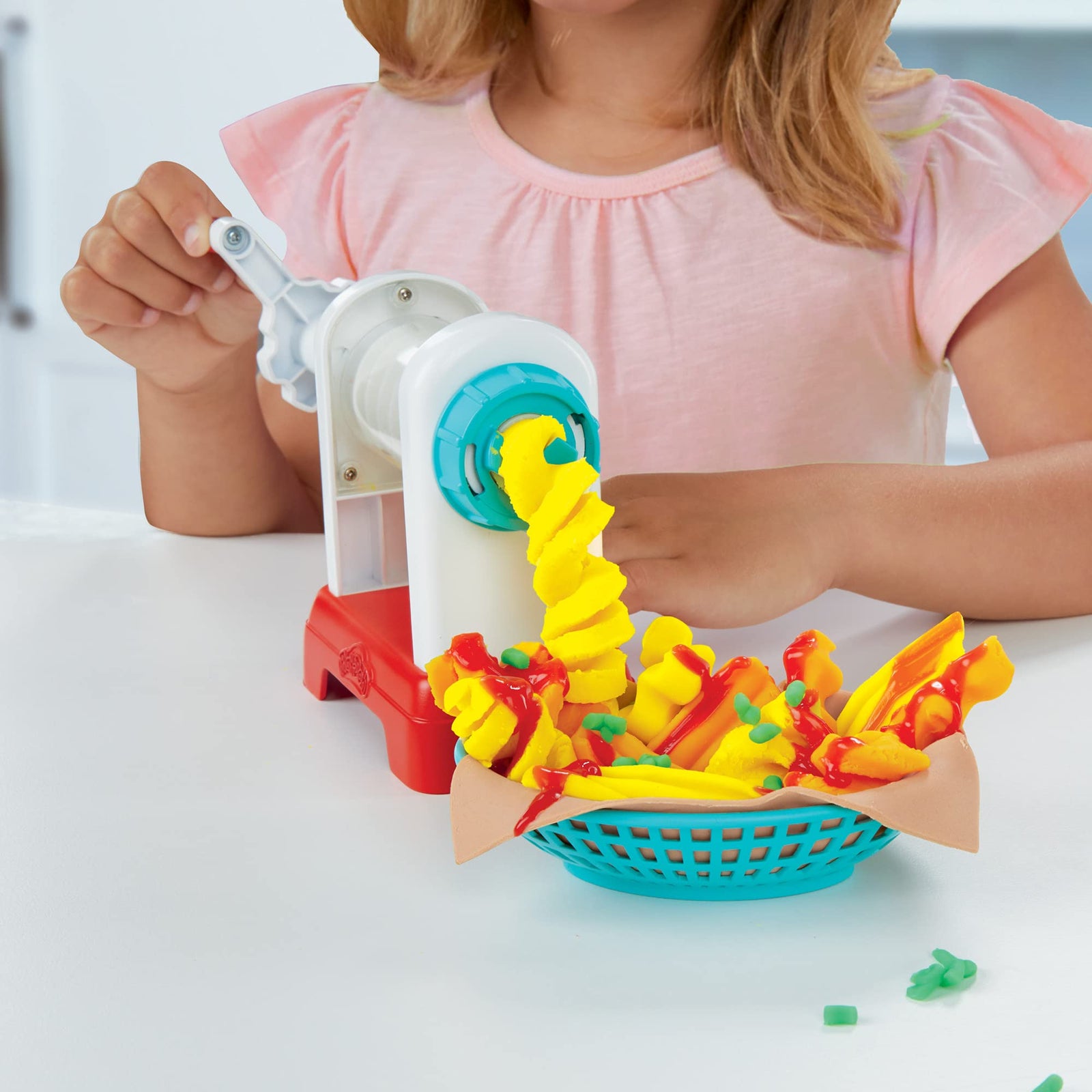 Play-Doh Kitchen Creations Spiral Fries Playset for Kids 3 Years and Up with Toy French Fry Maker, Drizzle, and 5 Modeling Compound Colors, Non-Toxic