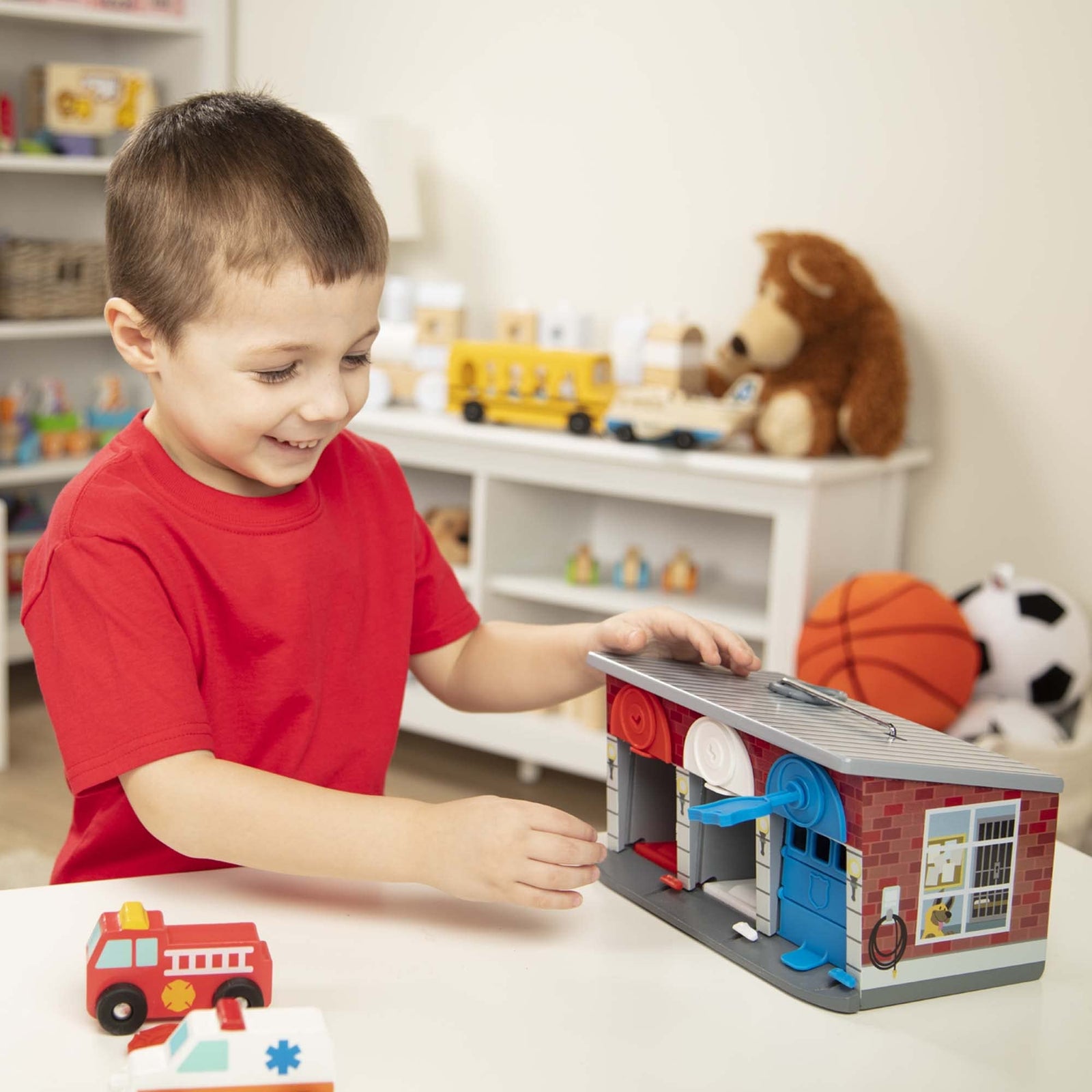 Melissa & Doug Toy Keys and Cars Wooden Rescue Vehicles and Garage (7 pcs) Red