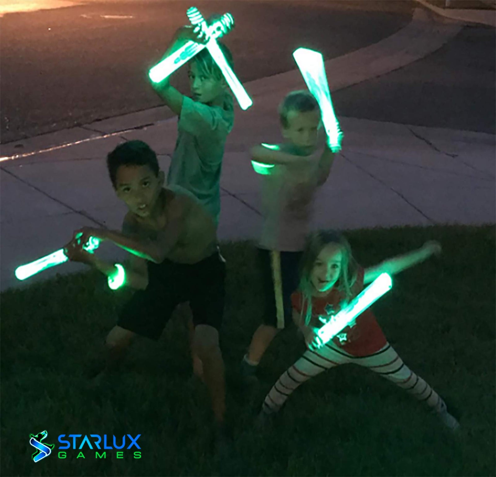 Starlux Games Glow Battle: A Ninja Game with Glow-in-The-Dark Foam Swords - an Indoor & Outdoor Activity for Boys, Girls and Teens Ages 8+