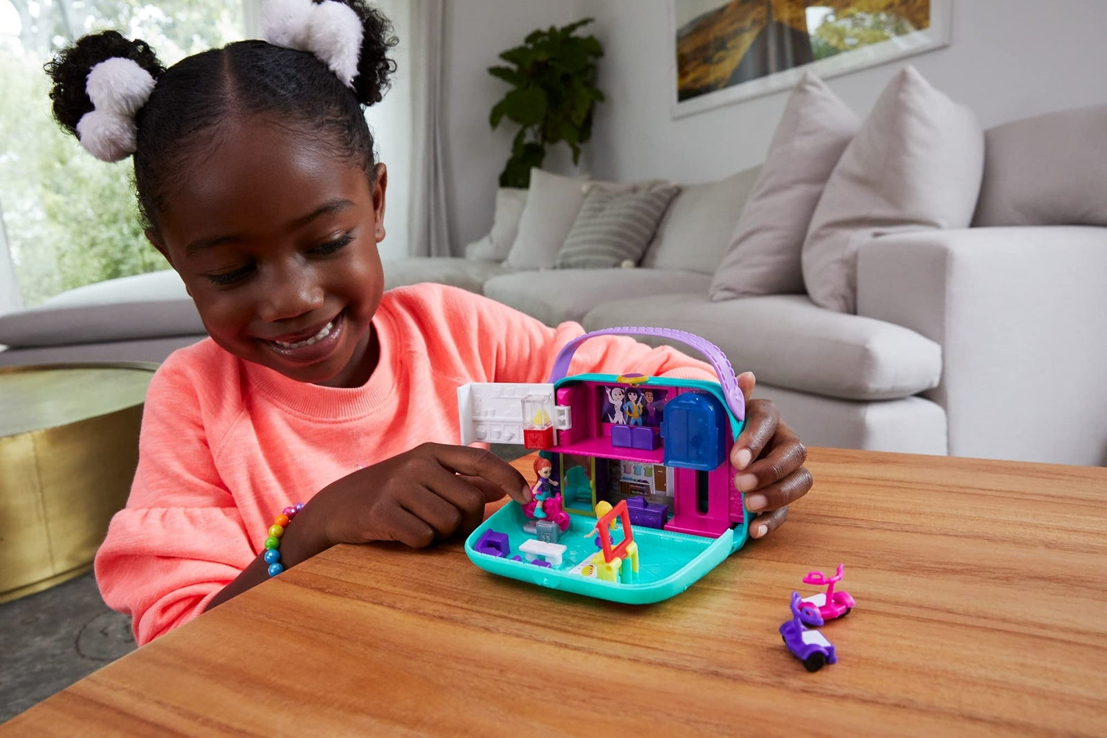 Polly Pocket Pocket World Mini Mall Escape Compact with Surprise Reveals, Micro Dolls & Accessories [Amazon Exclusive]