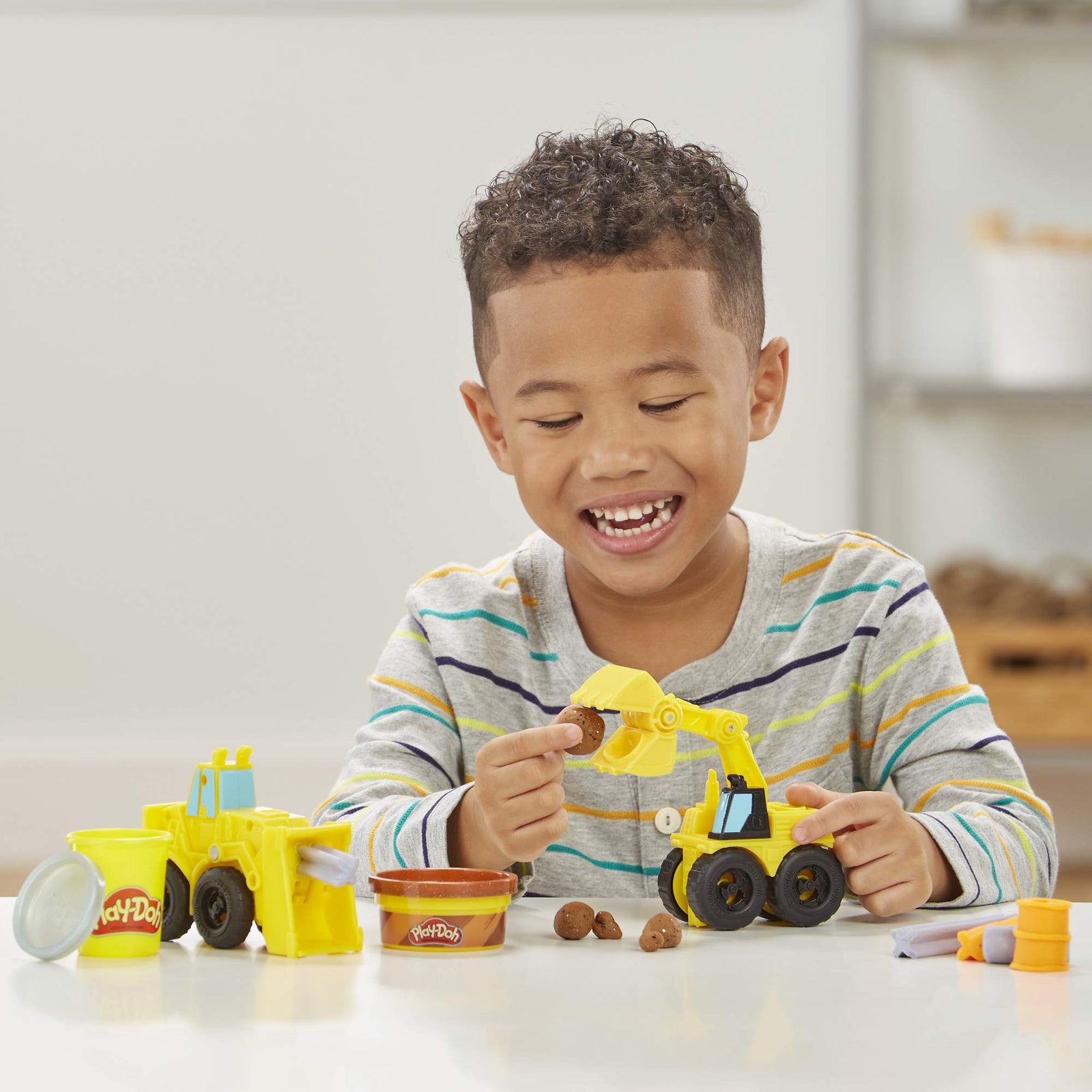 Play-Doh Wheels Excavator and Loader Toy Construction Trucks with Non-Toxic Sand Buildin' Compound Plus 2 Additional Colors (Amazon Exclusive)