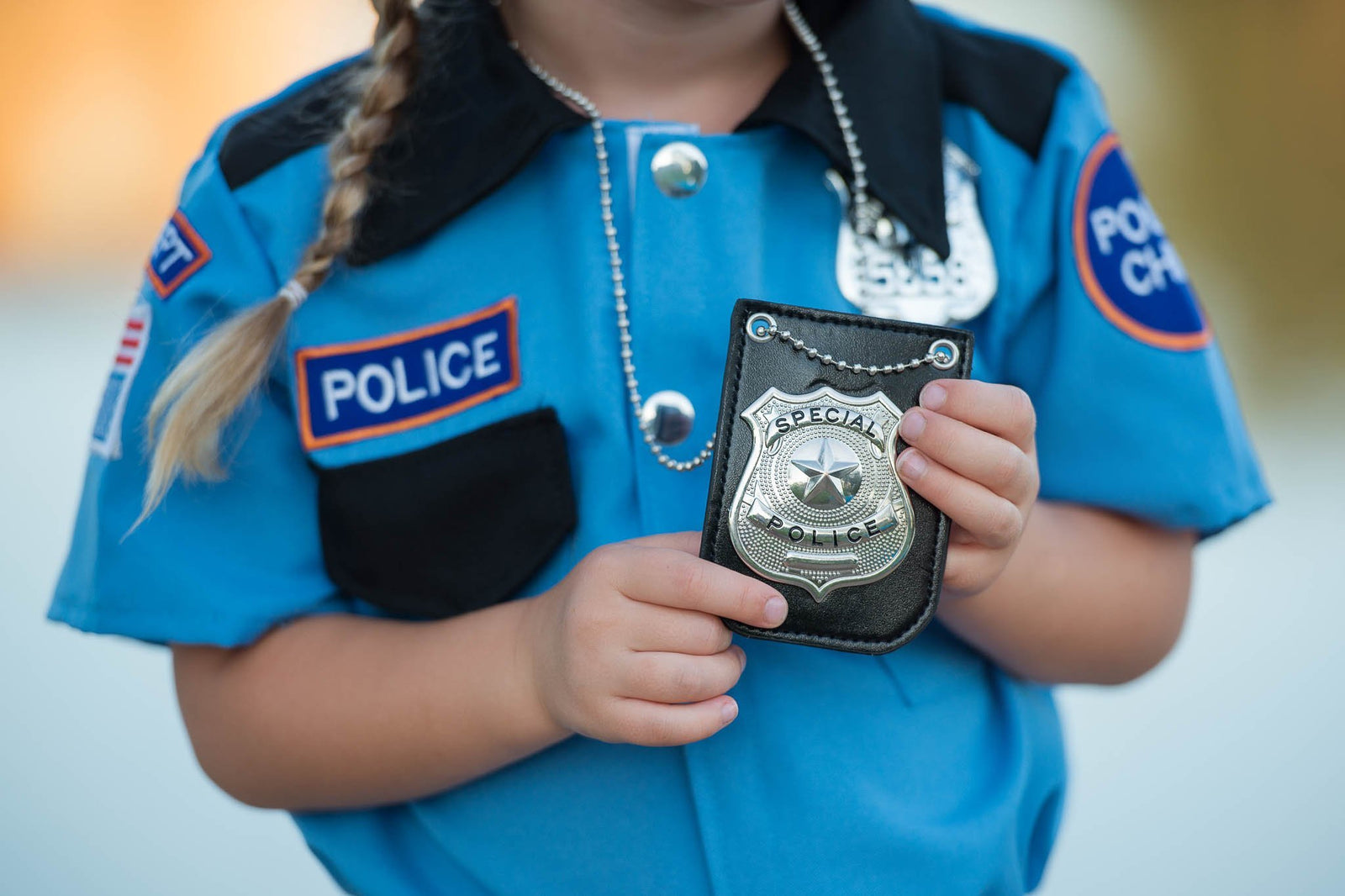 Dress-Up-America Police Badge For Kids - Pretend Play NYPD Badge With Chain & Belt Clip