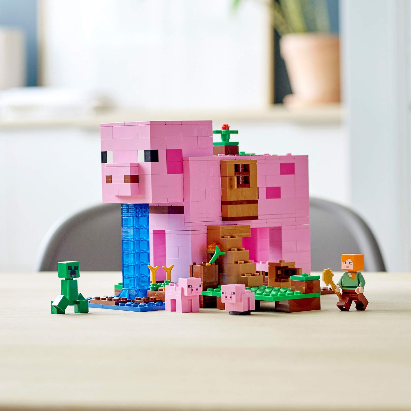 LEGO Minecraft The Pig House 21170 Minecraft Toy Featuring Alex, a Creeper and a House Shaped Like a Giant Pig, New 2021 (490 Pieces)