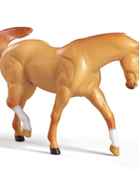 Breyer Stablemates Red Stable and Horse Set | 12 Piece Play set with 2 Horses | 11.5"L x 7.5"W x 9.25"H | 1:32 Scale | Model #59197
