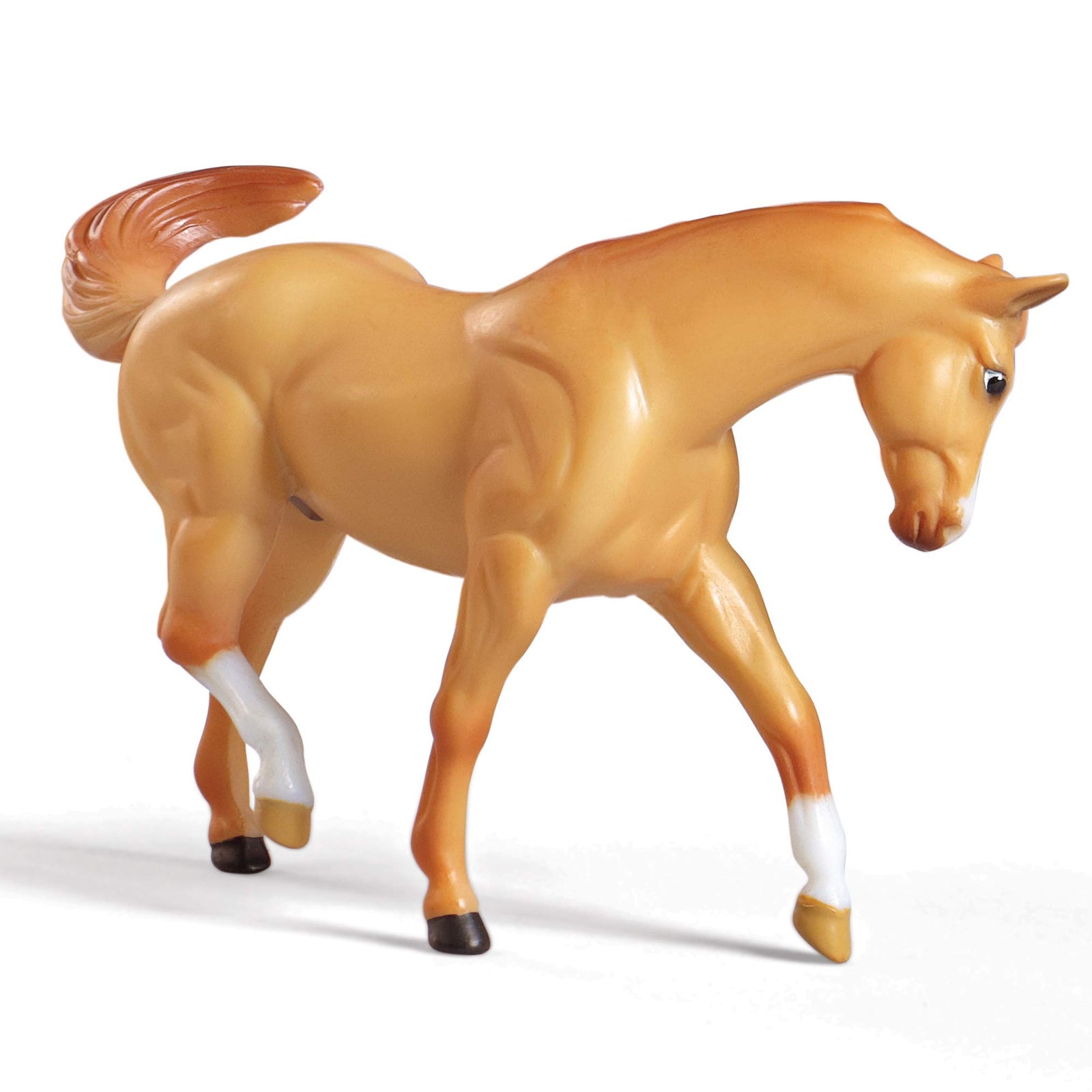 Breyer Stablemates Red Stable and Horse Set | 12 Piece Play set with 2 Horses | 11.5"L x 7.5"W x 9.25"H | 1:32 Scale | Model #59197