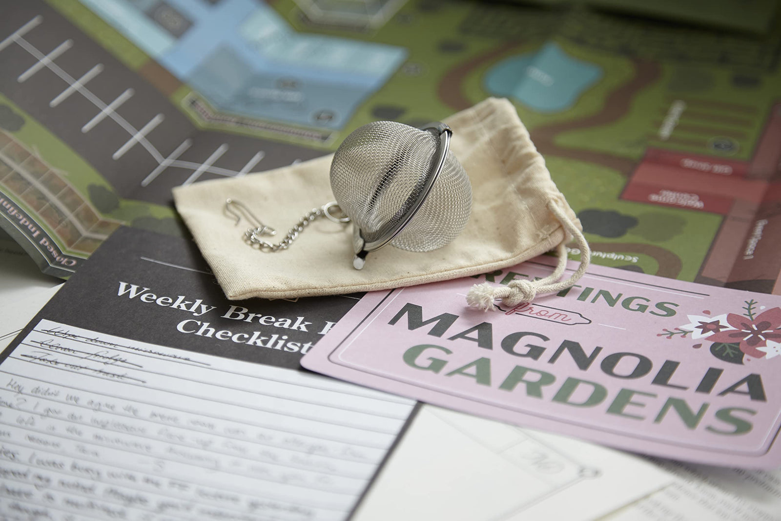 Hunt A Killer Nancy Drew - Mystery at Magnolia Gardens, Immersive Murder Mystery Game, Examine Evidence, Eliminate Suspects, Catch the Culprit, For Aspiring Detectives, Game Night, AMZ Exclusive
