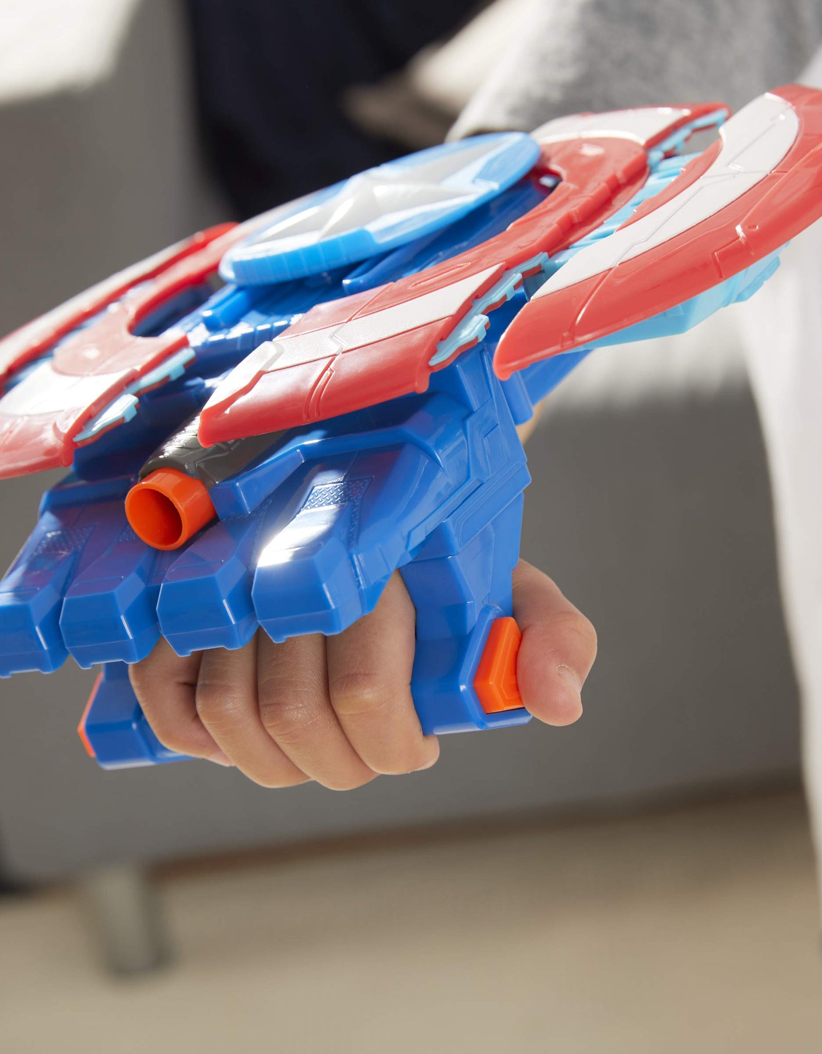 Avengers Hasbro Marvel Mech Strike Captain America Strikeshot Shield Role Play Toy with 3 NERF Darts, Pull Handle to Expand, for Kids Ages 5 and Up
