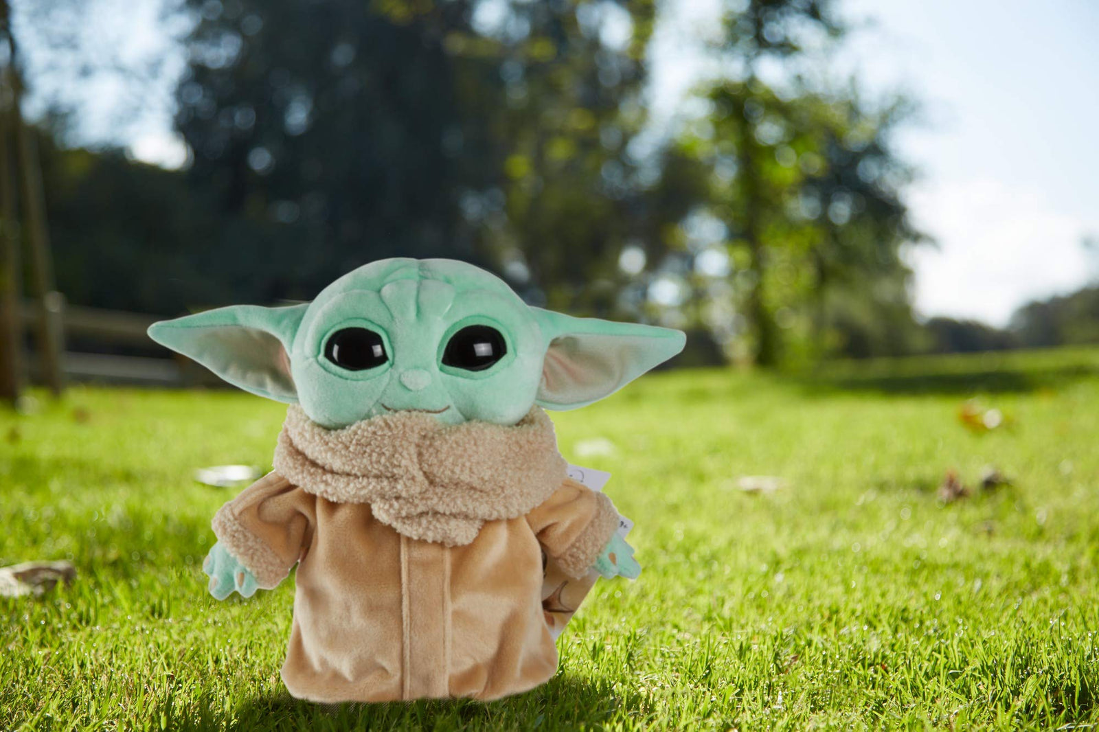 Star Wars The Child Plush Toy, 8-in Small Yoda Baby Figure from The Mandalorian, Collectible Stuffed Character for Movie Fans of All Ages, 3 and Older