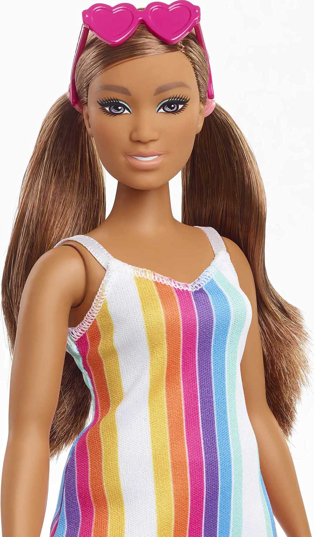 Barbie Loves The Ocean Beach-Themed Doll (11.5-inch Curvy Brunette), Made from Recycled Plastics, Wearing Fashion & Accessories, Gift for 3 to 7 Year Olds