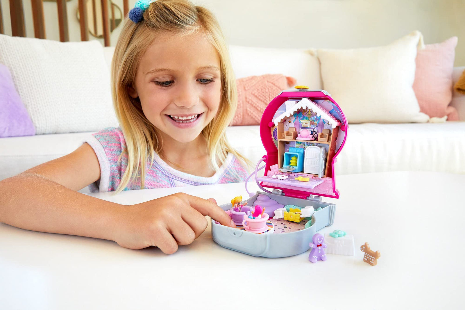 Polly Pocket Candy Cutie Gumball Compact, Gumball Theme with Micro Polly & Margot Dolls, 5 Reveals & 13 Related Accessories, Pop & Swap Feature, Great Gift for Ages 4 Years Old & Up