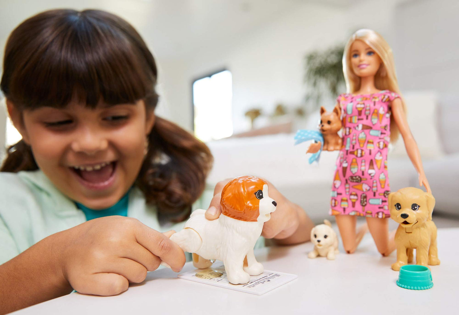 Barbie Doggy Daycare Doll, Blonde, and Pets Playset with 4 Dogs, Including One Puppy that Poops and One that Pees, Plus Color-Change Paper and More, Gift for 3 to 7 Year Olds [Amazon Exclusive]
