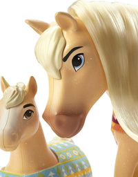 Mattel Spirit Untamed Cuddle Colt & Mama Playset (Horses Approx. 5-in & 8-in) & Feeding Accessories, Great Gift for Horse and Animal Lovers Ages 3 Years Old & Up
