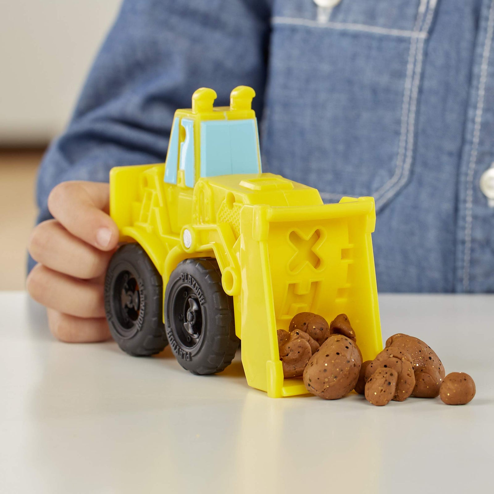 Play-Doh Wheels Excavator and Loader Toy Construction Trucks with Non-Toxic Sand Buildin' Compound Plus 2 Additional Colors (Amazon Exclusive)