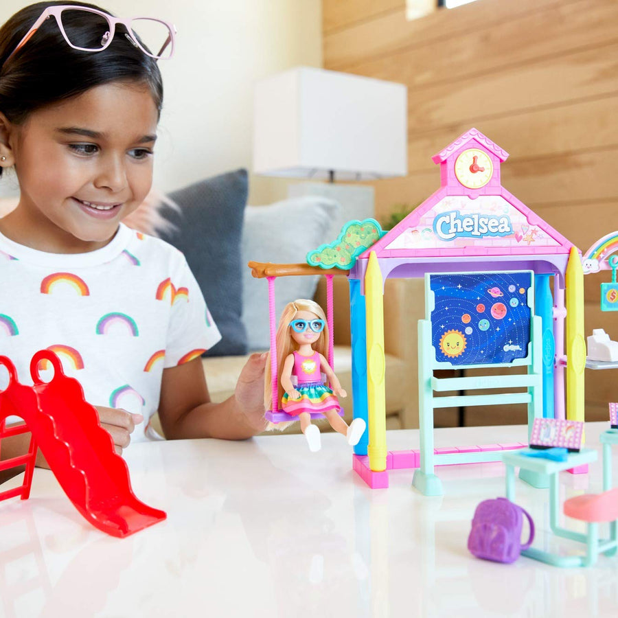 Barbie Club Chelsea Doll and School Playset, 6-inch Blonde, with Accessories, Gift for 3 to 7 Year Olds