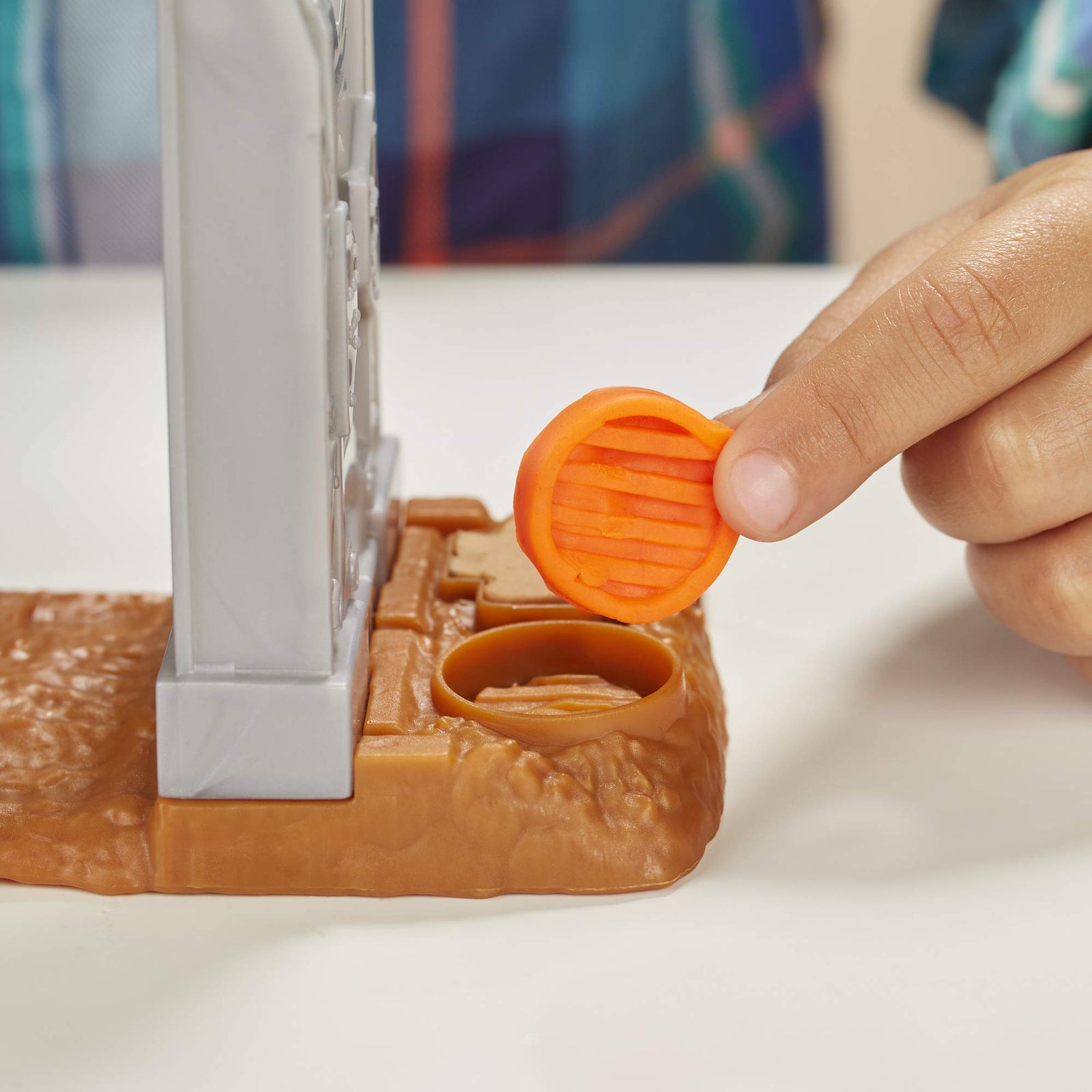Play-Doh Wheels Gravel Yd Construction Toy with Non-Toxic Pavement Buildin' Compound Plus 3 Additional Colors