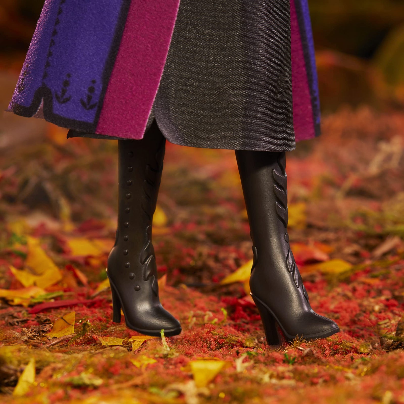 Disney Frozen 2 Frozen Shimmer Anna Fashion Doll, Skirt, Shoes, and Long Red Hair, Toy for Kids 3 Years Old and Up