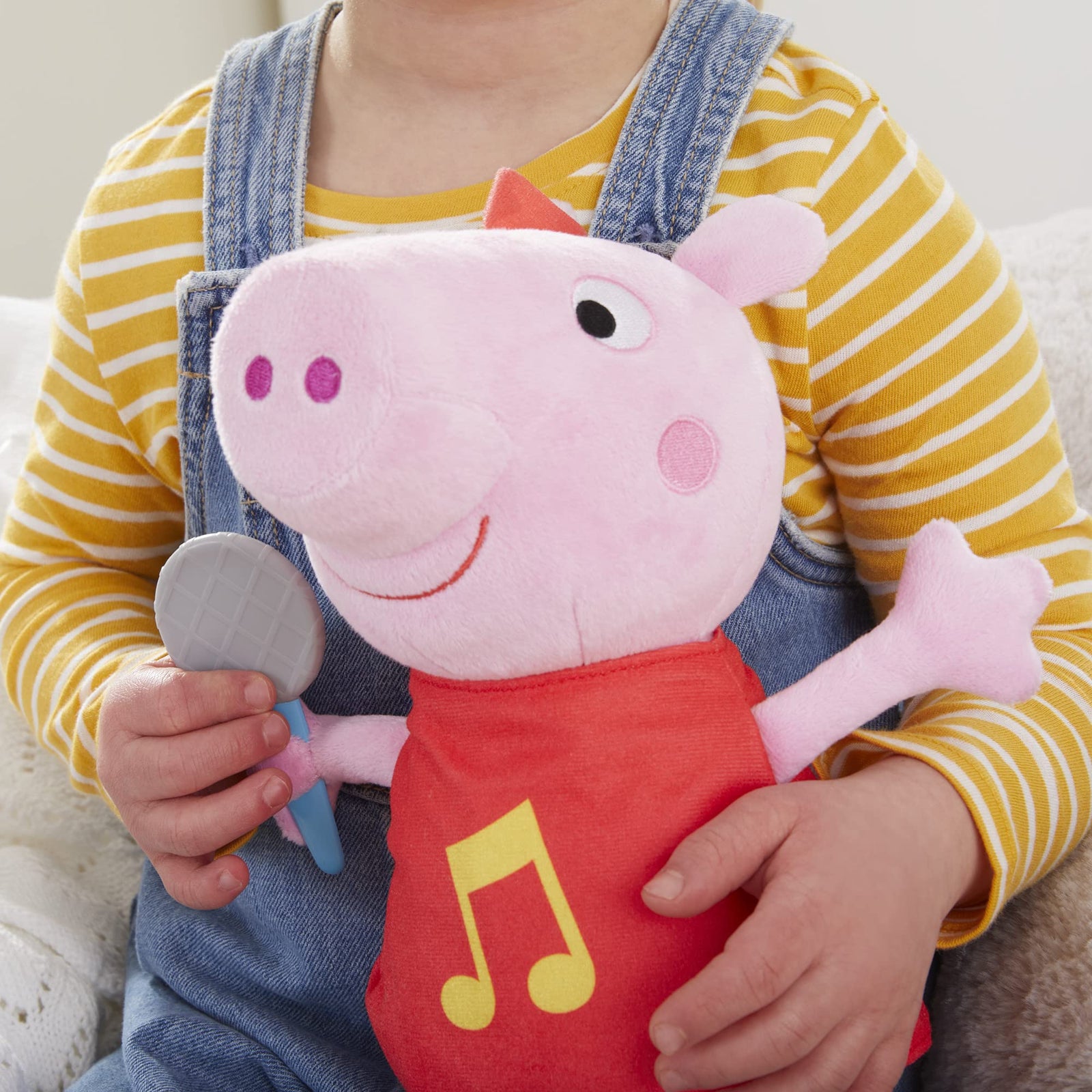 Hasbro Peppa Pig Oink-Along Songs Peppa Singing Plush Doll with Sparkly Red Dress and Bow, Sings 3 Songs Inspired by The TV Series, Ages 3 and up