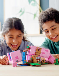 LEGO Minecraft The Pig House 21170 Minecraft Toy Featuring Alex, a Creeper and a House Shaped Like a Giant Pig, New 2021 (490 Pieces)
