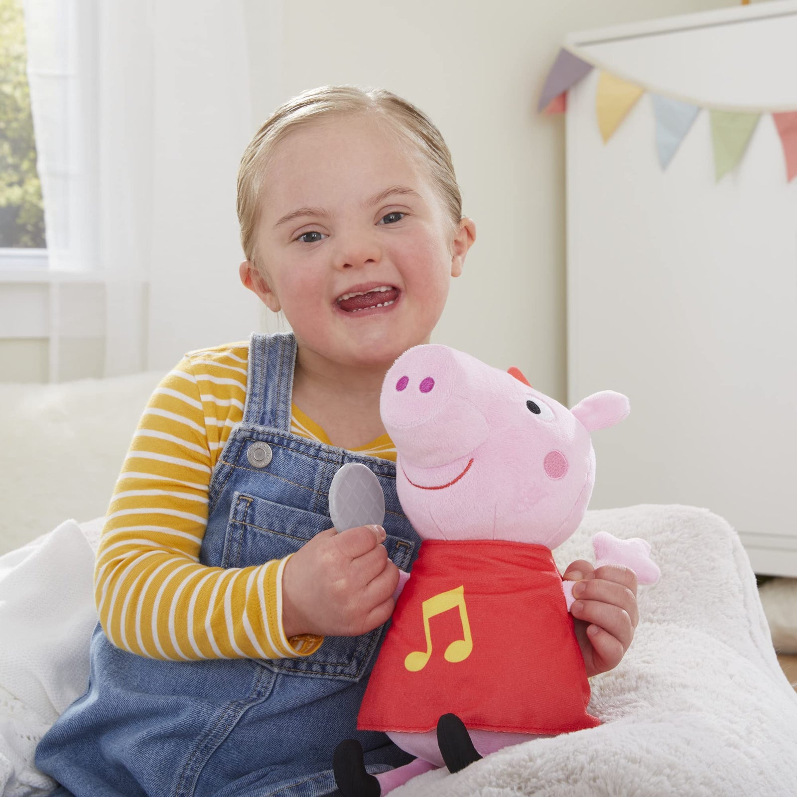 Hasbro Peppa Pig Oink-Along Songs Peppa Singing Plush Doll with Sparkly Red Dress and Bow, Sings 3 Songs Inspired by The TV Series, Ages 3 and up