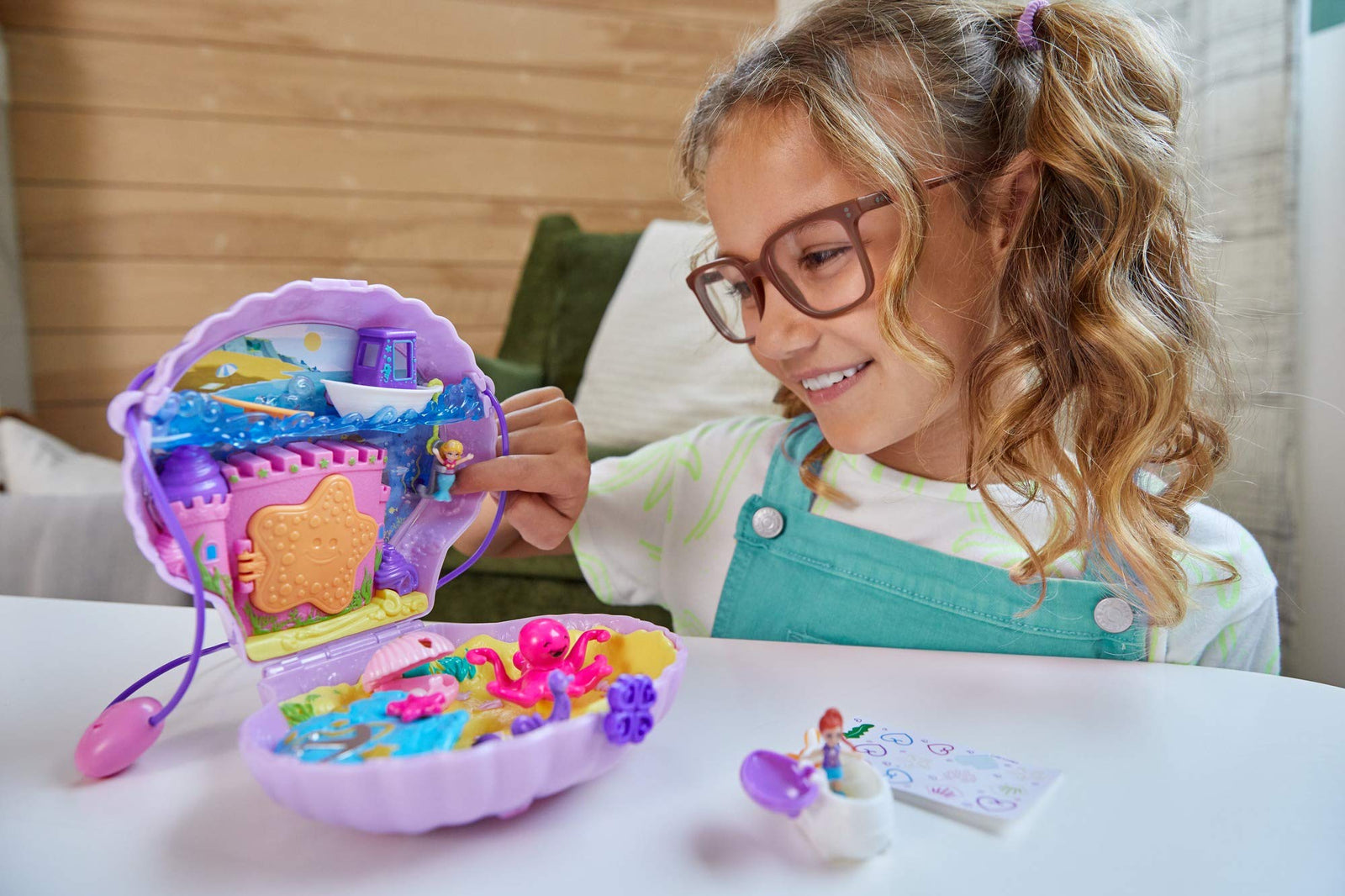 Polly Pocket Tiny Power Seashell Purse Compact with Wearable Strap, Fun Under-The-Sea Features, Micro Polly and Lila Mermaid Dolls, 2 Accessories & Sticker Sheet; for Ages 4 Years Old & Up