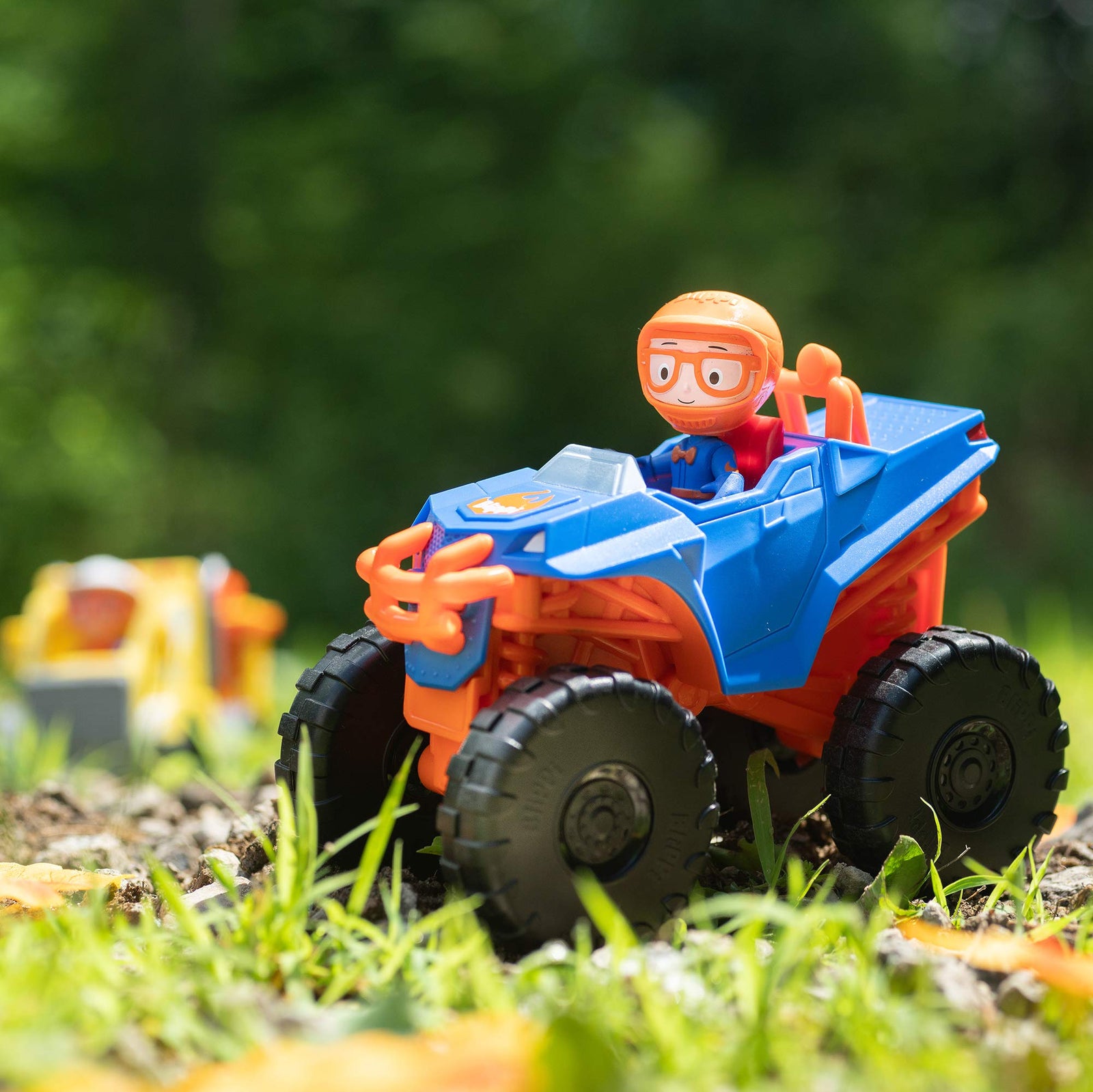 Blippi Monster Truck Mobile - Mini Vehicle with Freewheeling Features Including 2” Character Toy Figure and Cool Hydraulics - Imaginative Play for Toddlers and Young Children