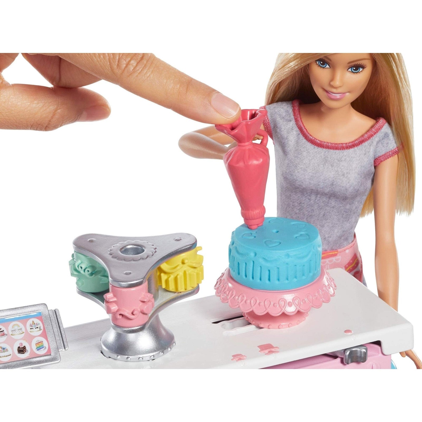 Barbie Cake Decorating Playset with Blonde Doll, Baking Island with Oven, Molding Dough and Toy Icing Pieces for Kids 4 to 7 Years Old [Amazon Exclusive]