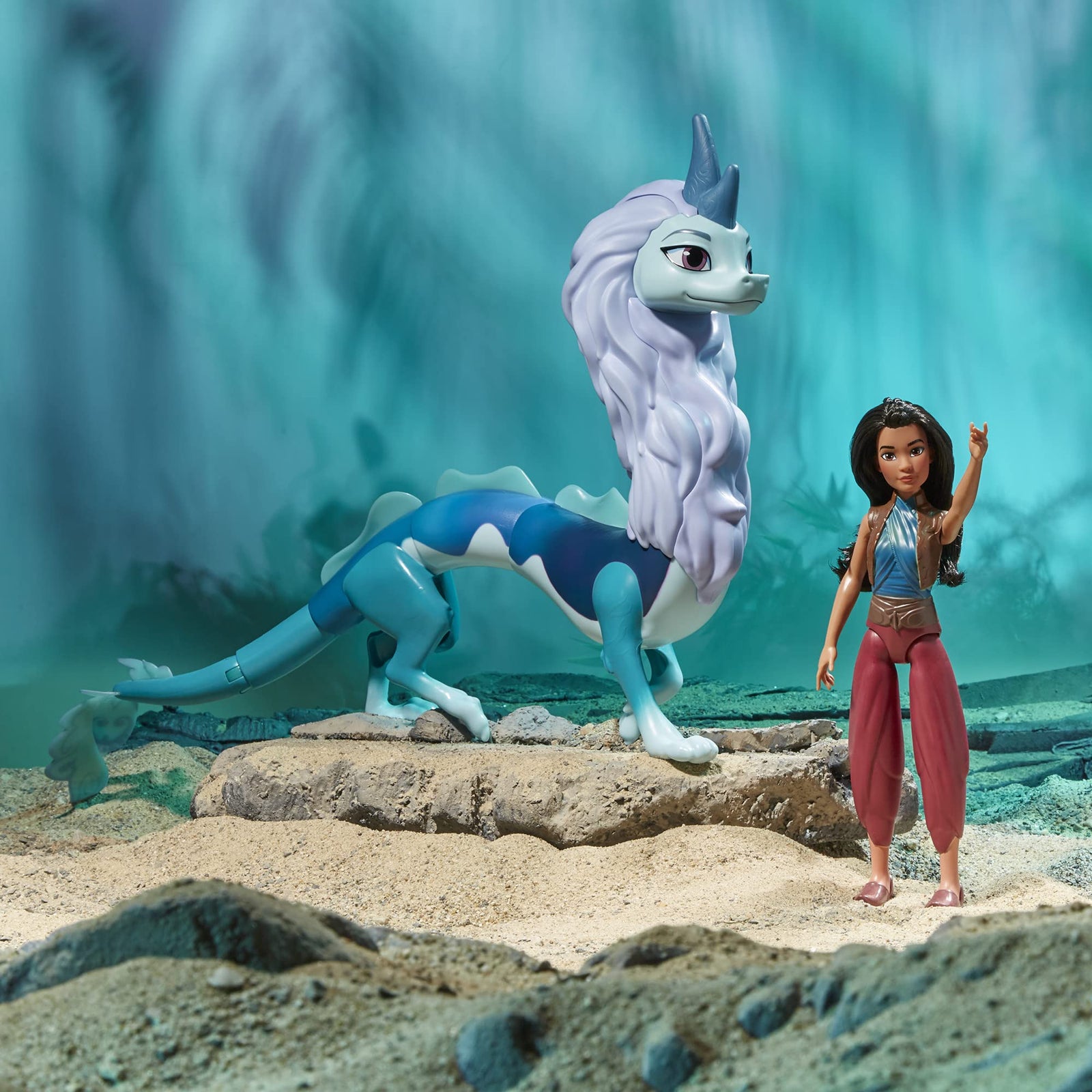 Disney's Raya and The Last Dragon Color Splash Raya and Sisu Dragon, Water Toy for Kids 3 and Up