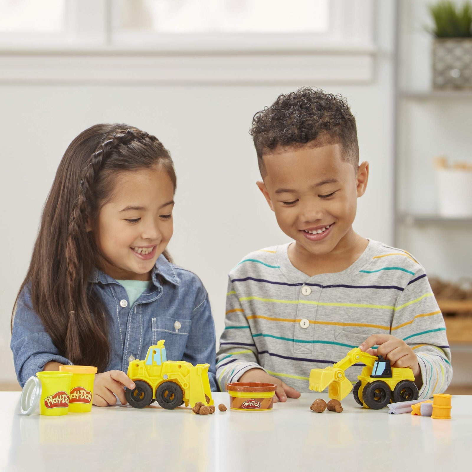 Play-Doh Wheels Excavator and Loader Toy Construction Trucks with Non-Toxic Sand Buildin' Compound Plus 2 Additional Colors (Amazon Exclusive)