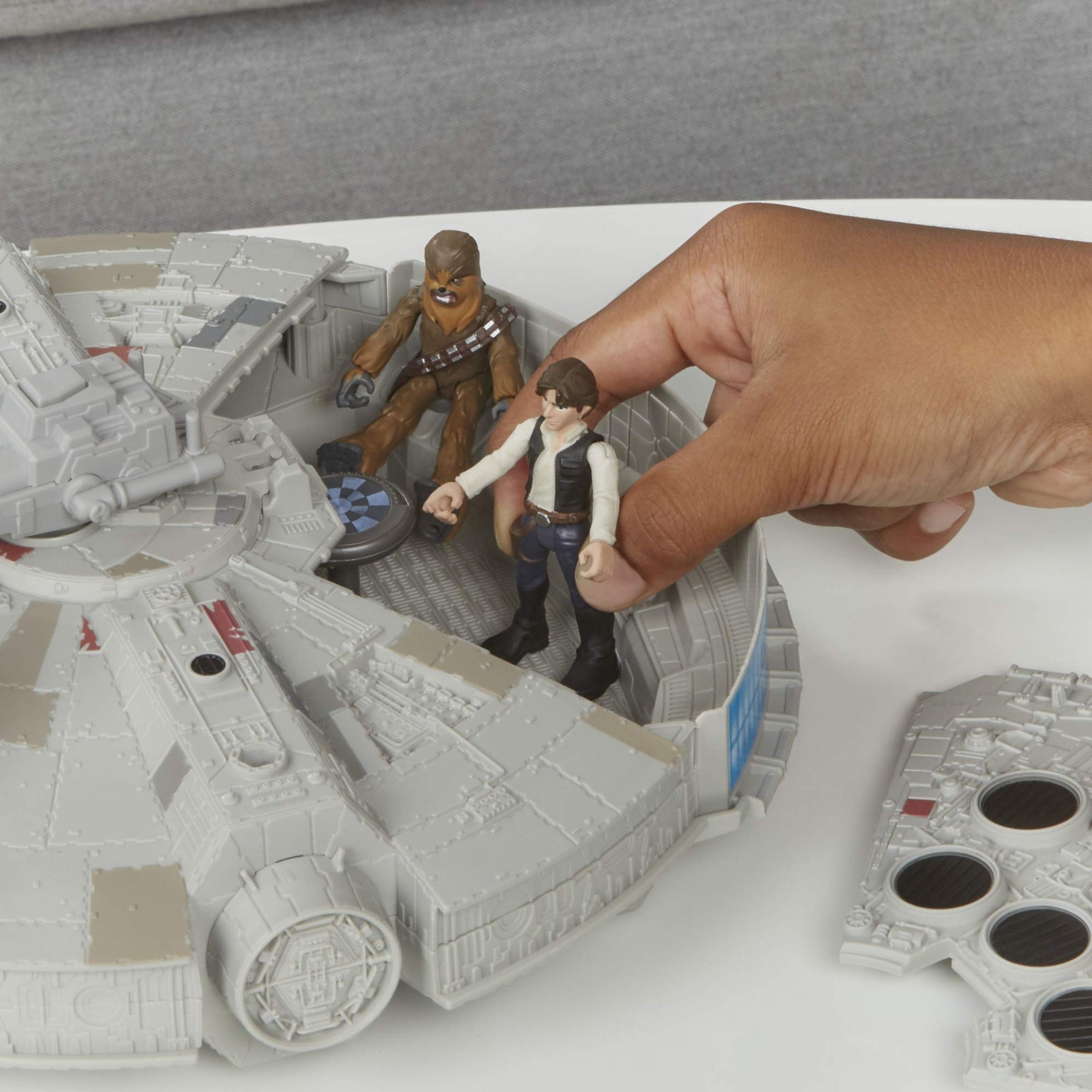 Star Wars Mission Fleet Han Solo Millennium Falcon 2.5-Inch-Scale Figure and Vehicle, Toys for Kids Ages 4 and Up