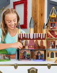 Wizarding World Harry Potter, Magical Minis Amazon Exclusive Deluxe Hogwarts Castle, 3 Classroom Playsets, 22 Accessories, 3 Figures, Lights & Sounds

