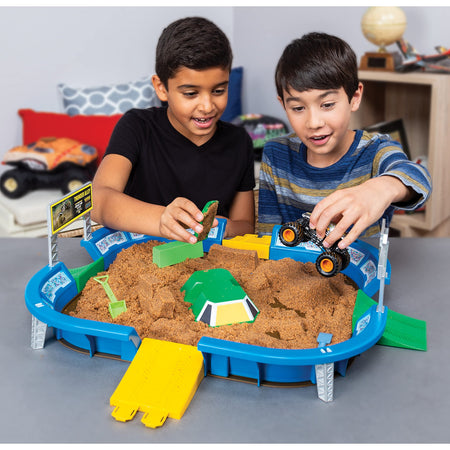 Monster Jam, Monster Dirt Arena 24-inch Playset with 2lbs of Monster Dirt and Exclusive 1:64 Scale Die-Cast Monster Jam Truck