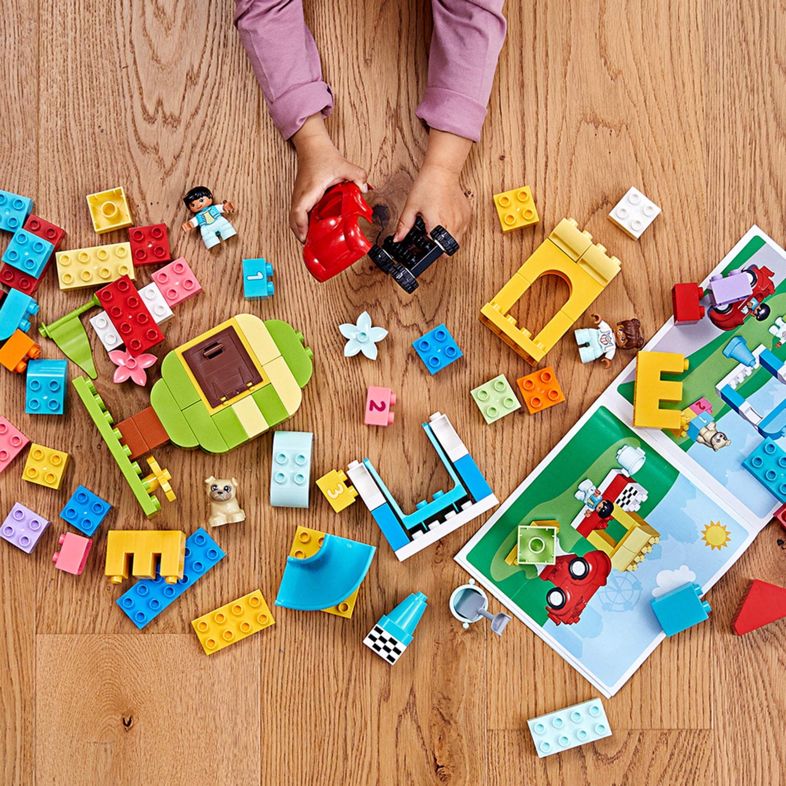 LEGO DUPLO Classic Deluxe Brick Box 10914 Starter Set with Storage Box, Great Educational Toy for Toddlers 18 Months and up (85 Pieces)