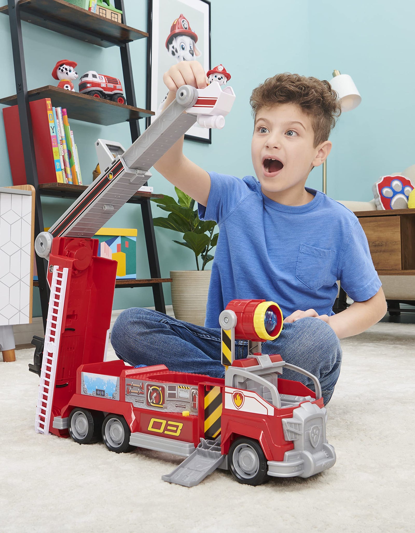PAW Patrol, Marshall’s Transforming Movie City Fire Truck with Extending Ladder, Lights, Sounds and Action Figure, Kids Toys for Ages 3 and up
